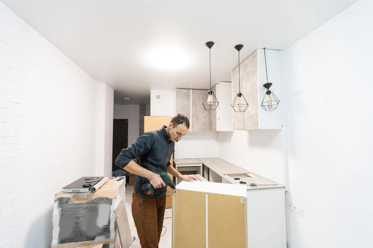 Comment rénover une petite cuisine pour maximiser l’espace de rangement ?